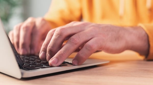 Person using web screen reader