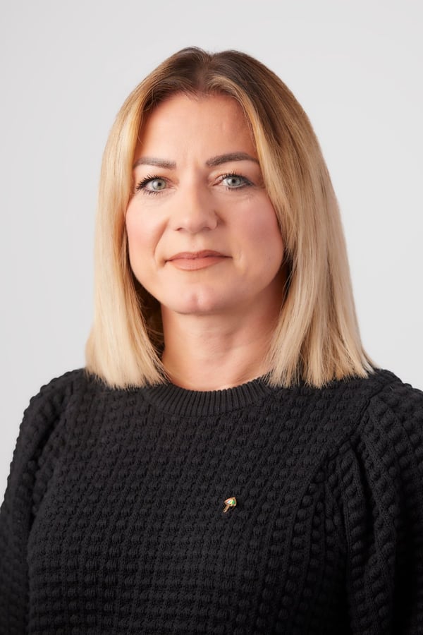 Paula Llewellyn