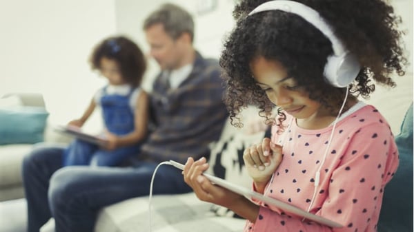 life cover - resources - img - screen time - girl on laptop - 730x411