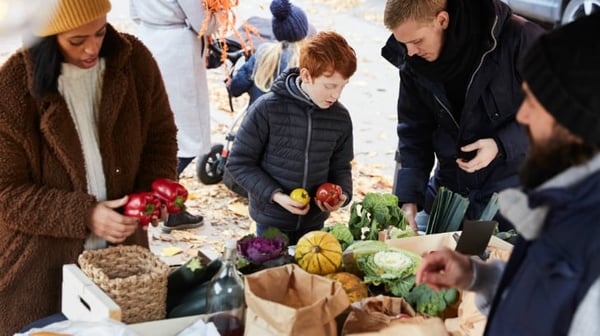 family-buying-at-market