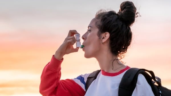 Image showing a woman with asthma inhaler