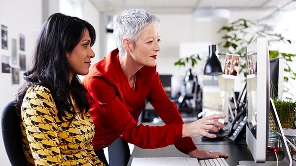 woman mentoring