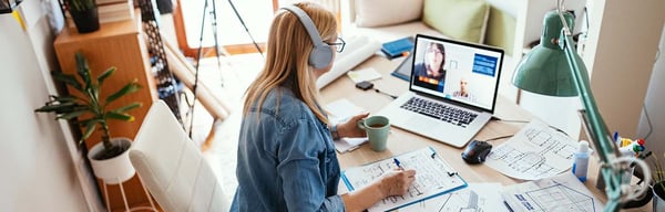 Women in an online meeting