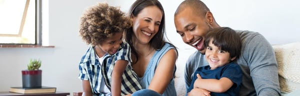 consumer - LGI - BANNER - family living room 1400x450