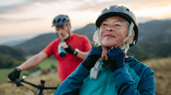 couple on bikes