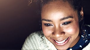 Woman close up smile (simple)