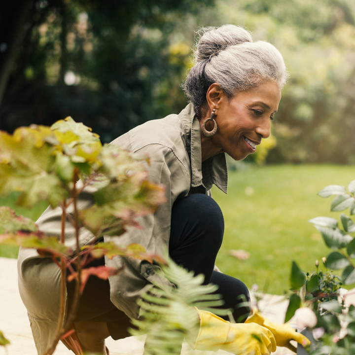 benefits_woman_gardening_circle