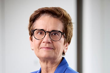 Joanne Segars headshot