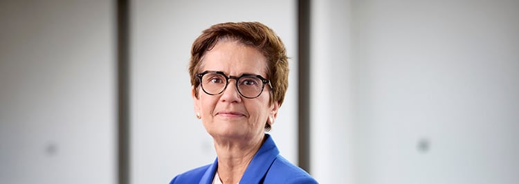 Joanne Segars headshot