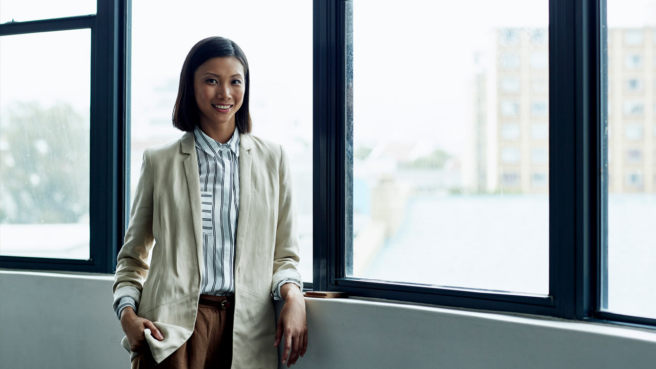 woman_smiling_office