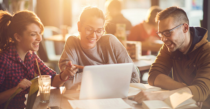 Young-people-around-laptop-in-coffee-shop_Article_Hero_Image 725x375