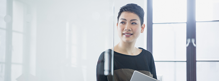 7_Businesswoman in modern office looking away through partition_720x266