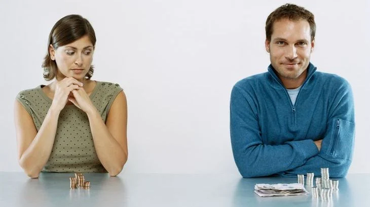 Woman and man with differing amounts of money