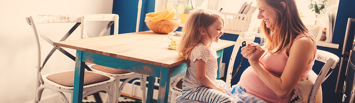 insurance - lifestyle - resources - images - banner fence - Mother in the Ktchen