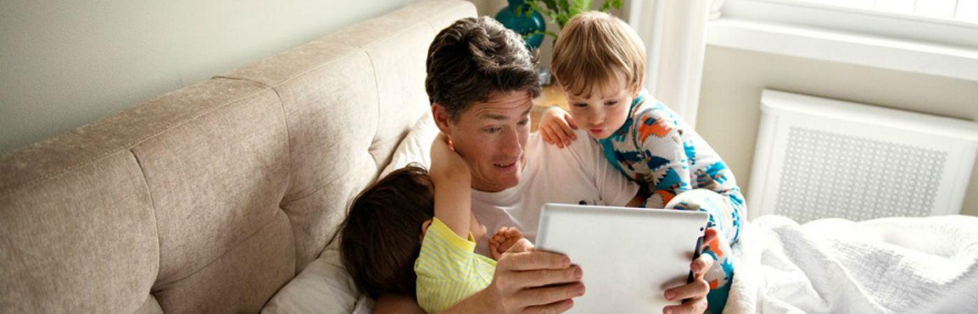 insurance - home - resources - images - man with tablet - IMG SIMPLE