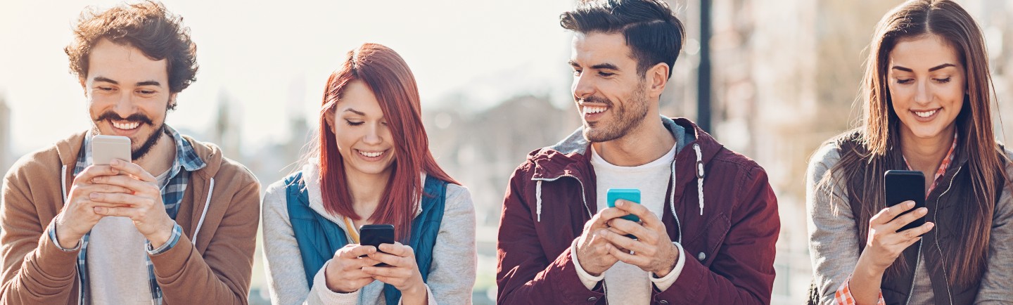 friends-on-phones