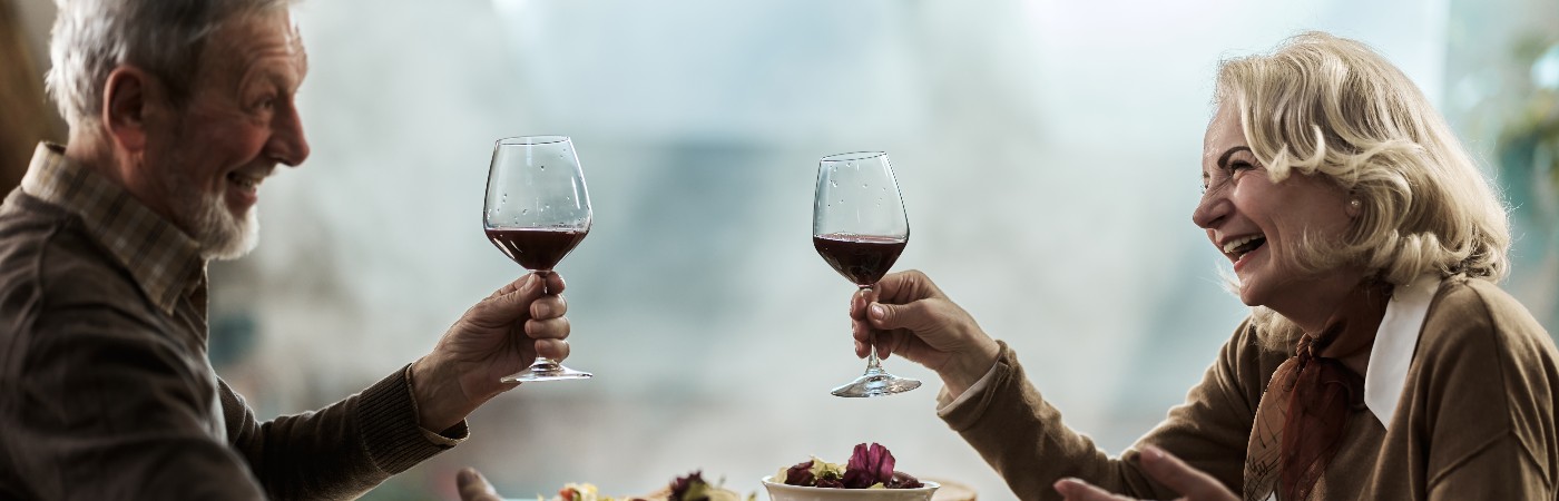 image of a man and woman drinking wine on a date