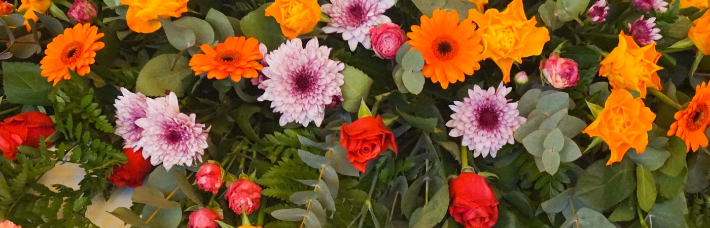 Guide to different styles and types of funeral flowers