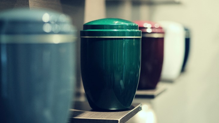 selection of urns for ashes