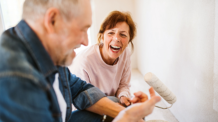 man-and-woman-enjoying-decorating-730x410.jpg
