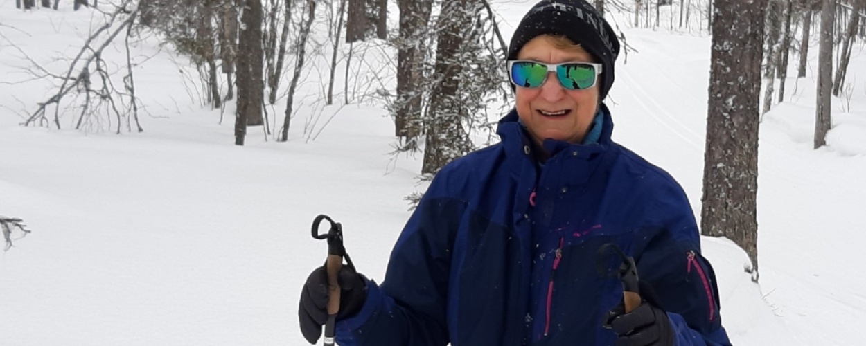 Jill skiing