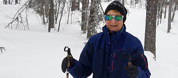 Jill skiing
